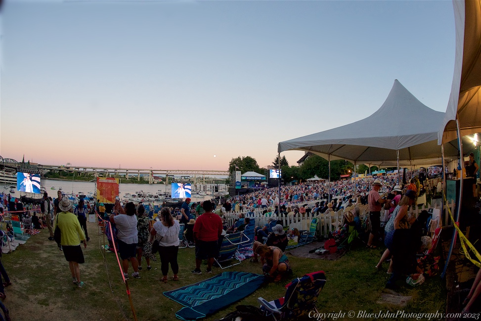 Tom McCall Waterfront Park, photo by John Alcala