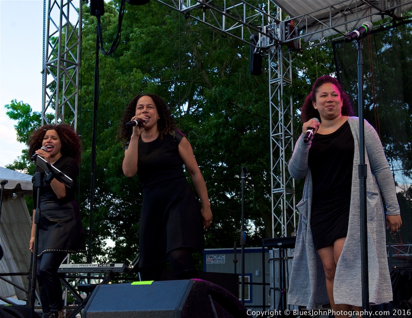 The Brown Sisters, Tom McCall Waterfront Park, photo by John Alcala