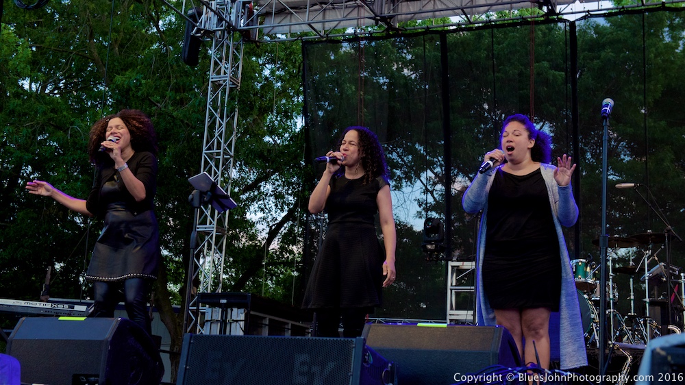 The Brown Sisters, Tom McCall Waterfront Park, photo by John Alcala
