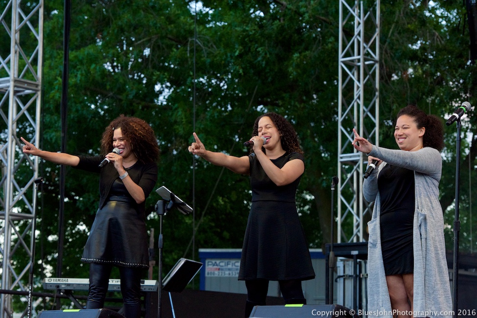 The Brown Sisters, Tom McCall Waterfront Park, photo by John Alcala