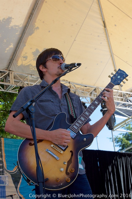 Ty Curtis, Waterfront Blues Festival, Tom McCall Waterfront Park, photo by John Alcala