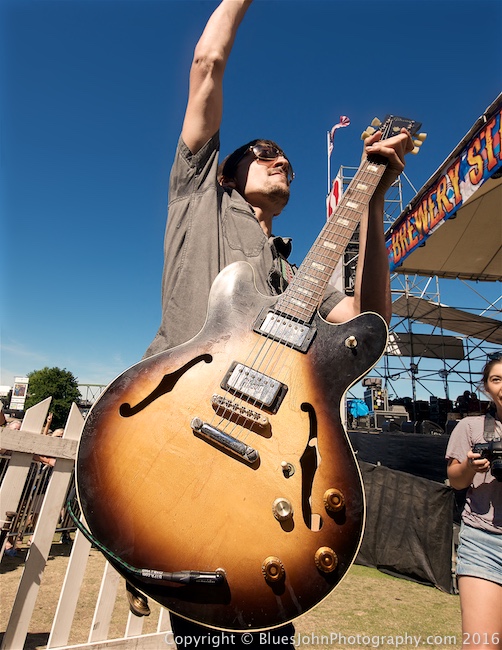 Ty Curtis, Waterfront Blues Festival, Tom McCall Waterfront Park, photo by John Alcala
