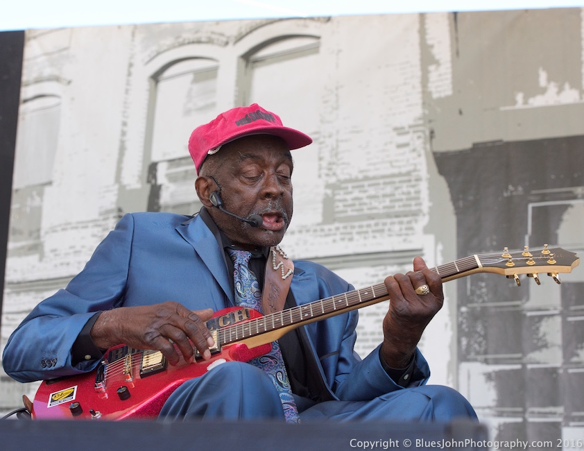 Waterfront Blues Festival, Tom McCall Waterfront Park, photo by John Alcala
