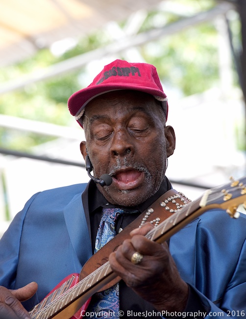 Waterfront Blues Festival, Tom McCall Waterfront Park, photo by John Alcala