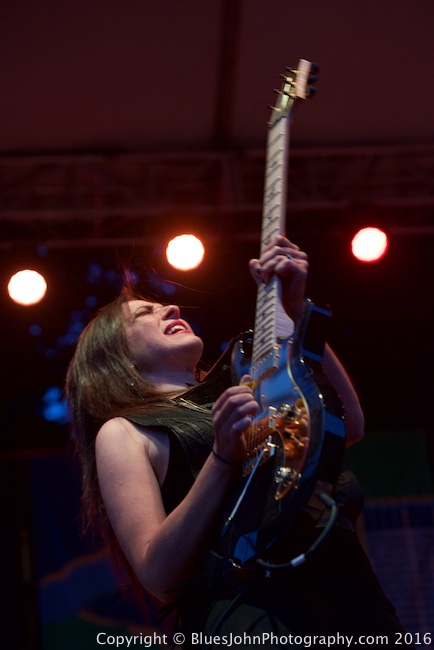 Liv Warfield, Waterfront Blues Festival, Tom McCall Waterfront Park, photo by John Alcala