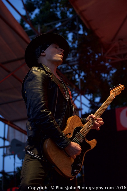 Liv Warfield, Waterfront Blues Festival, Tom McCall Waterfront Park, photo by John Alcala