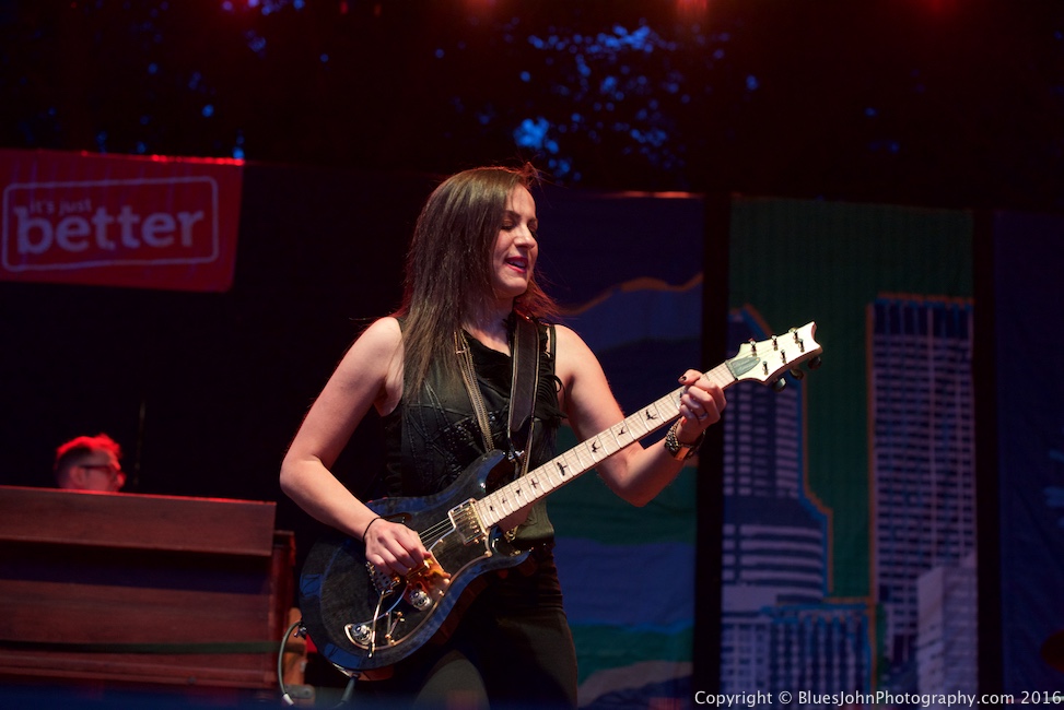 Liv Warfield, Waterfront Blues Festival, Tom McCall Waterfront Park, photo by John Alcala