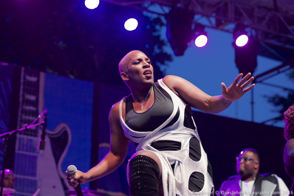 Liv Warfield, Waterfront Blues Festival, Tom McCall Waterfront Park, photo by John Alcala