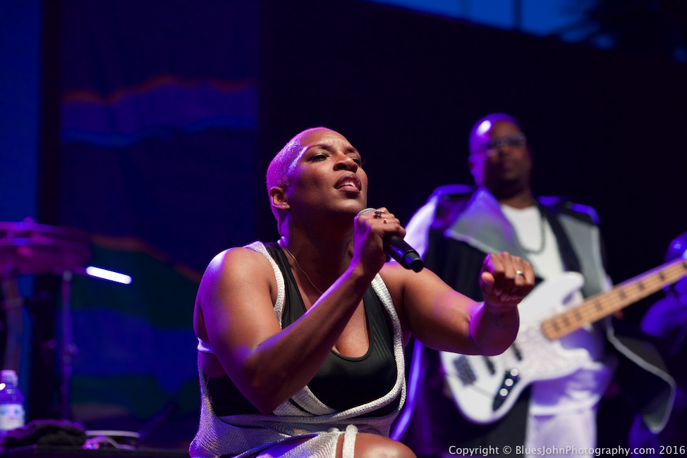 Liv Warfield, Waterfront Blues Festival, Tom McCall Waterfront Park, photo by John Alcala