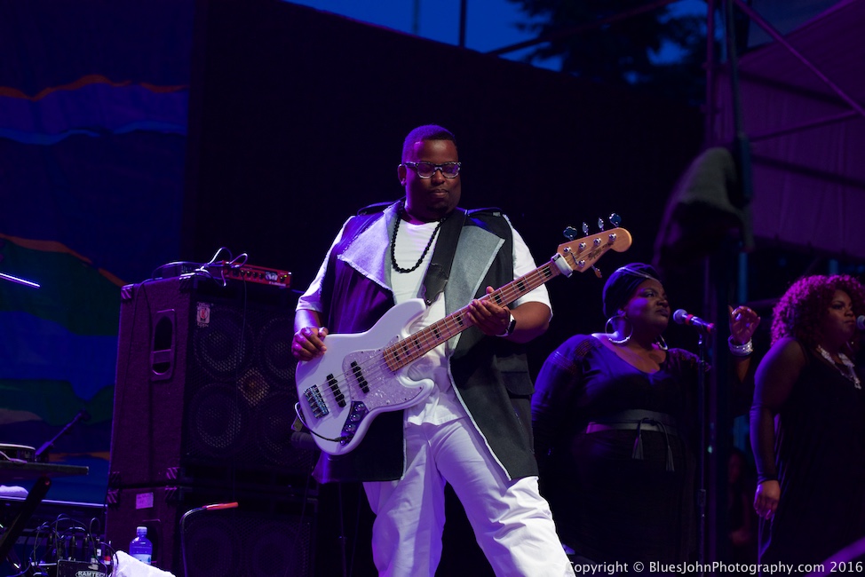 Liv Warfield, Waterfront Blues Festival, Tom McCall Waterfront Park, photo by John Alcala