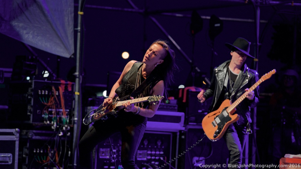 Liv Warfield, Waterfront Blues Festival, Tom McCall Waterfront Park, photo by John Alcala