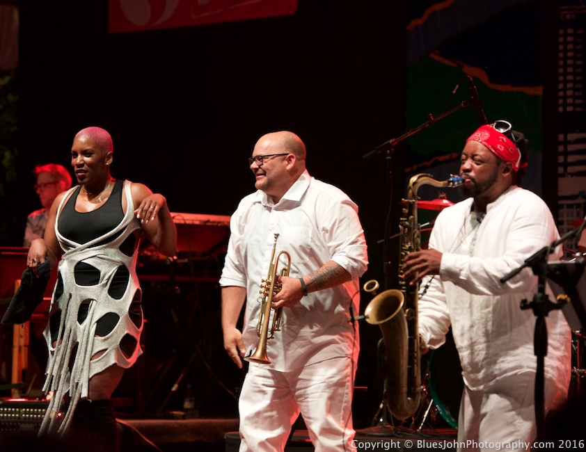 Liv Warfield, Farnell Newton, Waterfront Blues Festival, Tom McCall Waterfront Park, photo by John Alcala