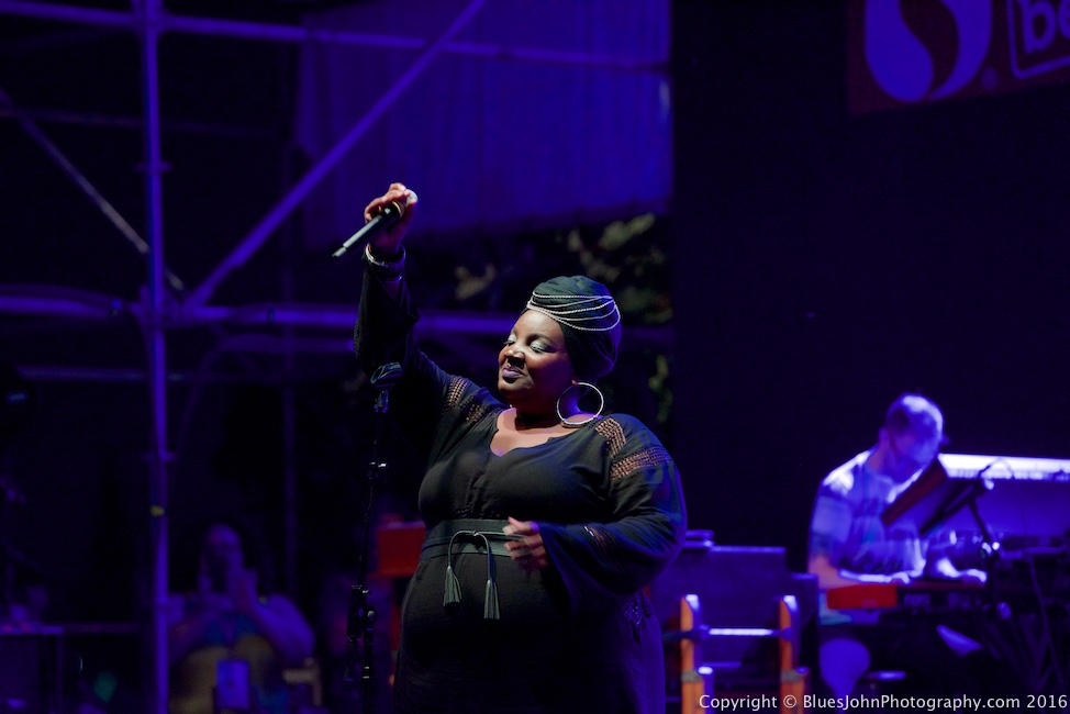 Liv Warfield, Waterfront Blues Festival, Tom McCall Waterfront Park, photo by John Alcala