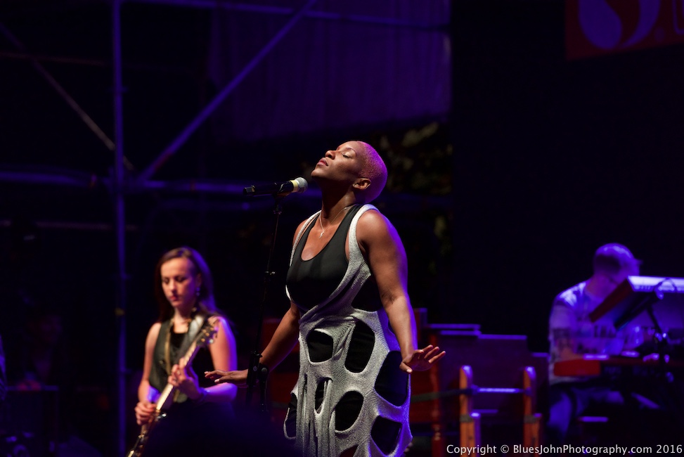 Liv Warfield, Waterfront Blues Festival, Tom McCall Waterfront Park, photo by John Alcala