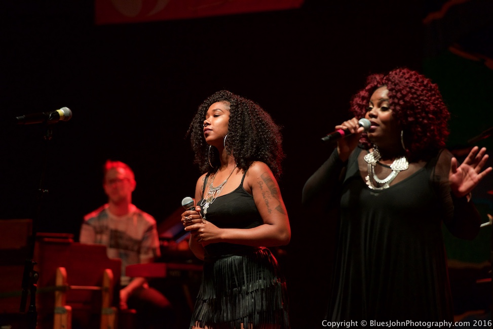 Liv Warfield, Waterfront Blues Festival, Tom McCall Waterfront Park, photo by John Alcala