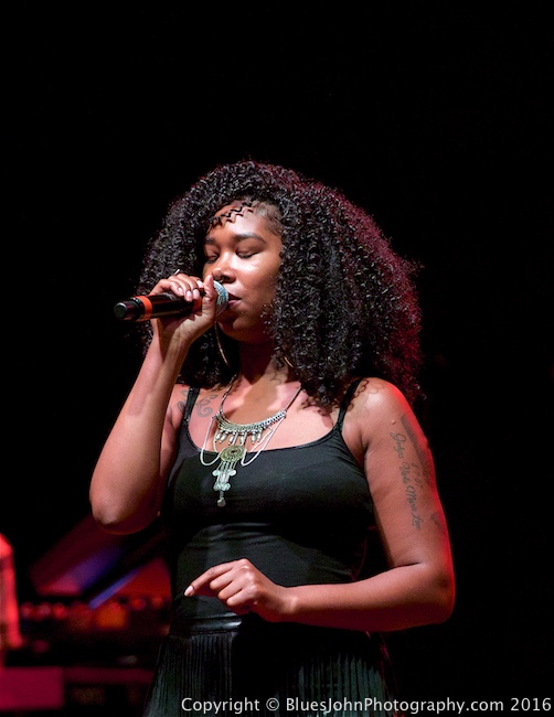 Liv Warfield, Waterfront Blues Festival, Tom McCall Waterfront Park, photo by John Alcala