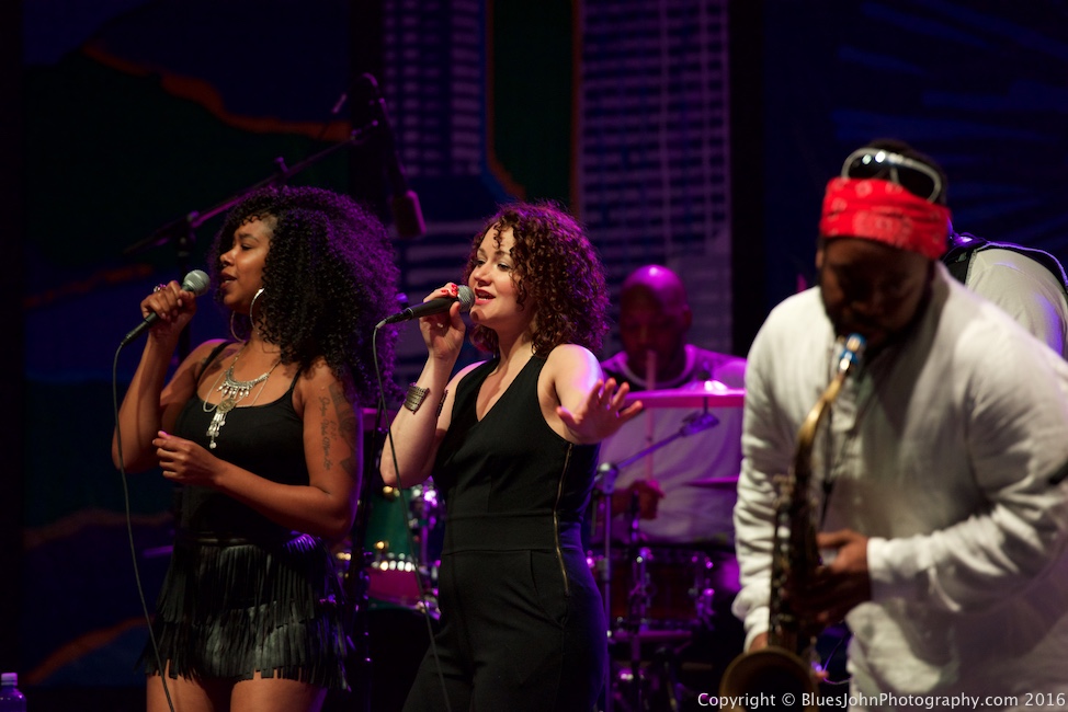 Liv Warfield, Waterfront Blues Festival, Tom McCall Waterfront Park, photo by John Alcala