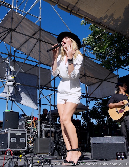 ZZ Ward, Waterfront Blues Festival, Tom McCall Waterfront Park, photo by John Alcala