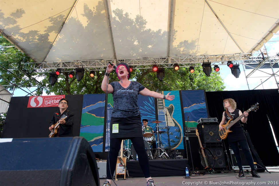 Lisa Mann, Waterfront Blues Festival, Tom McCall Waterfront Park, photo by John Alcala
