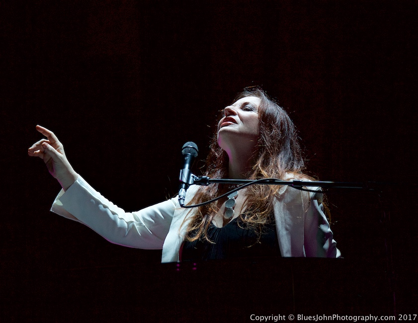 Judith Owen, Arlene Schnitzer Concert Hall, photo by John Alcala