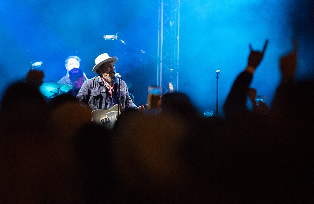 Nathaniel Rateliff, Pioneer Courthouse Square, 94.7 FM, photo by Joe Duquette