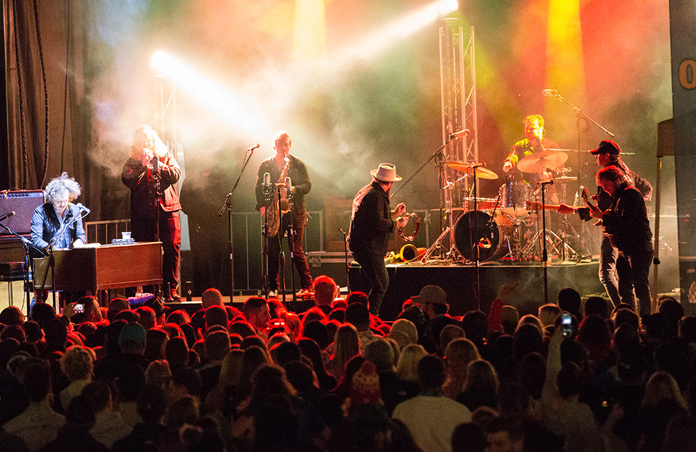 Nathaniel Rateliff, Pioneer Courthouse Square, 94.7 FM, photo by Joe Duquette