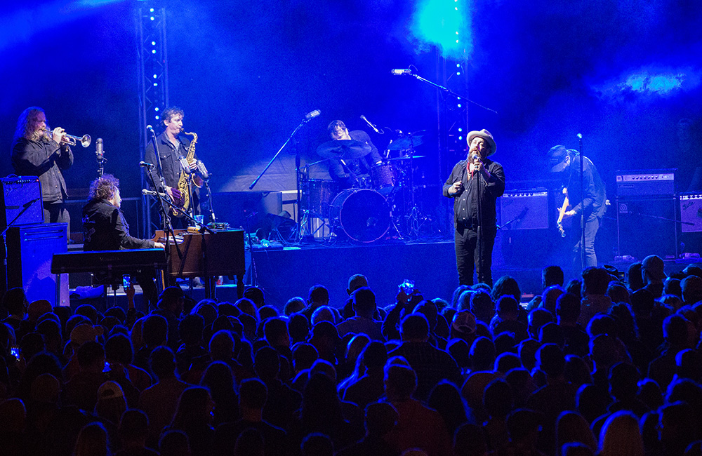 Nathaniel Rateliff, Pioneer Courthouse Square, 94.7 FM, photo by Joe Duquette