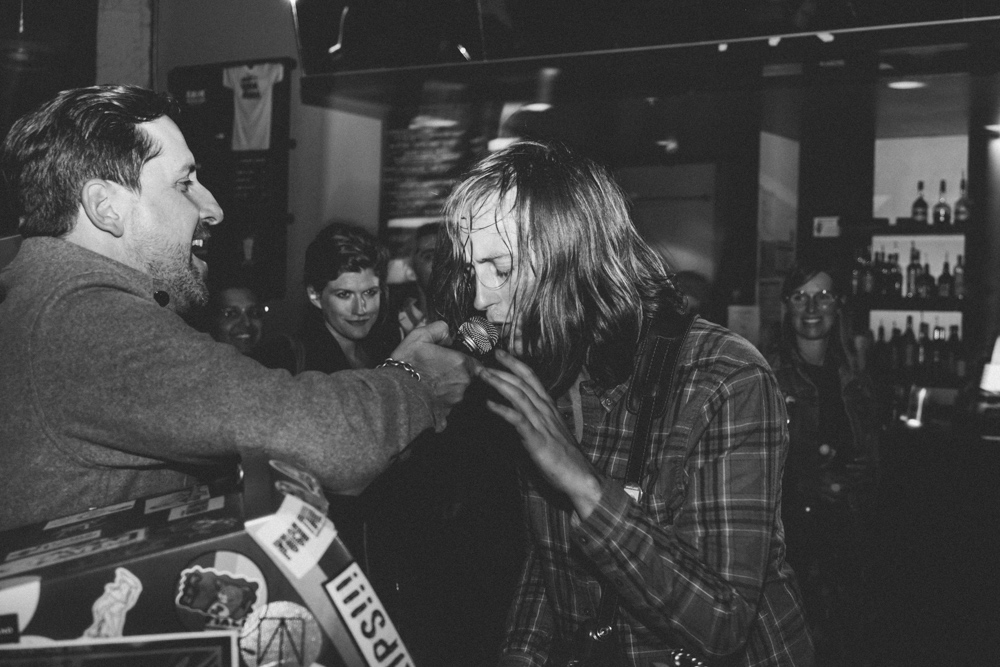 Shoefiti, Bunk Bar, photo by Daniel Stindt
