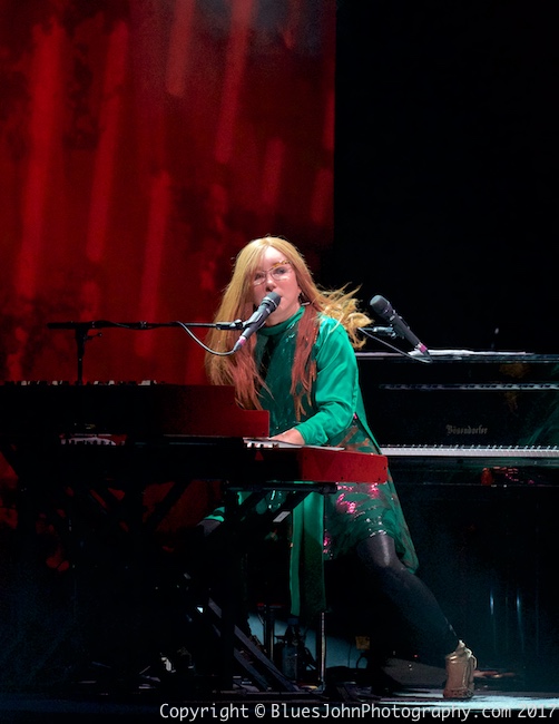 Tori Amos, Arlene Schnitzer Concert Hall, Portland'5 Centers for the Arts, photo by John Alcala