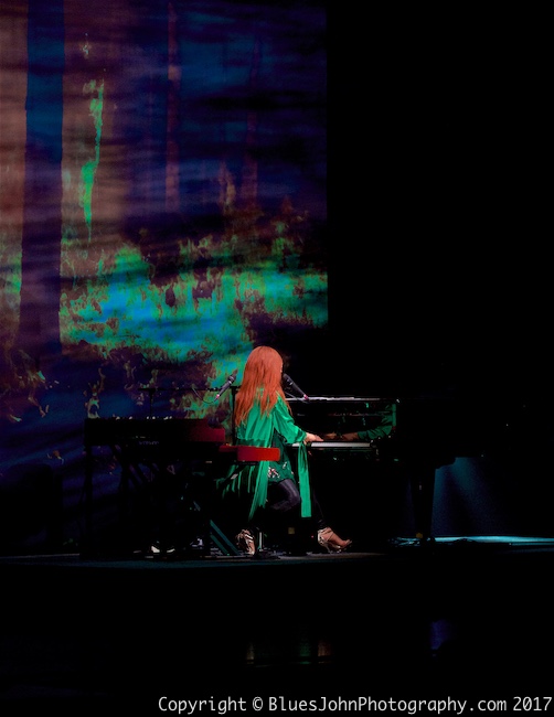 Tori Amos, Arlene Schnitzer Concert Hall, Portland'5 Centers for the Arts, photo by John Alcala