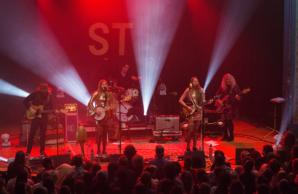 Shook Twins, Aladdin Theater, photo by Joe Duquette
