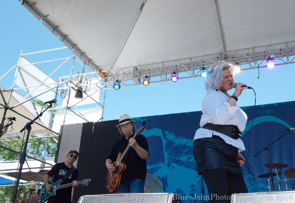 Karen Lovely, Waterfront Blues Festival, Tom McCall Waterfront Park, photo by John Alcala