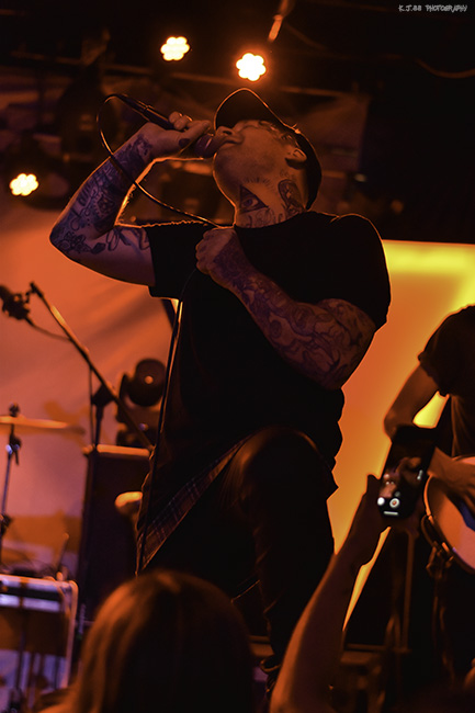 Slaves, Dante's, photo by Kevin Pettigrew