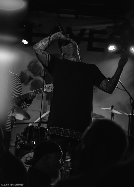 Slaves, Dante's, photo by Kevin Pettigrew