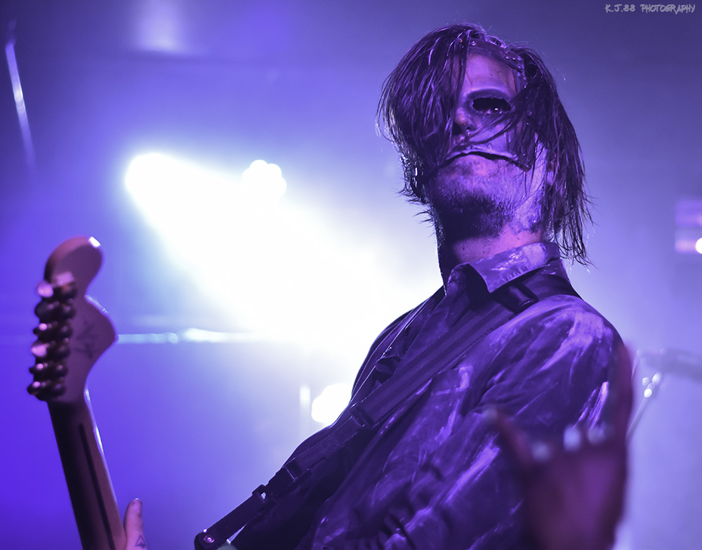 Kissing Candice, Dante's, photo by Kevin Pettigrew