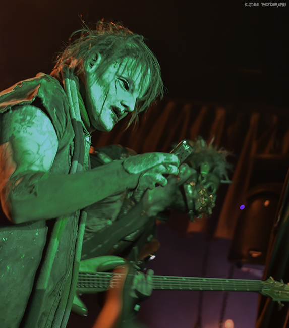 Kissing Candice, Dante's, photo by Kevin Pettigrew