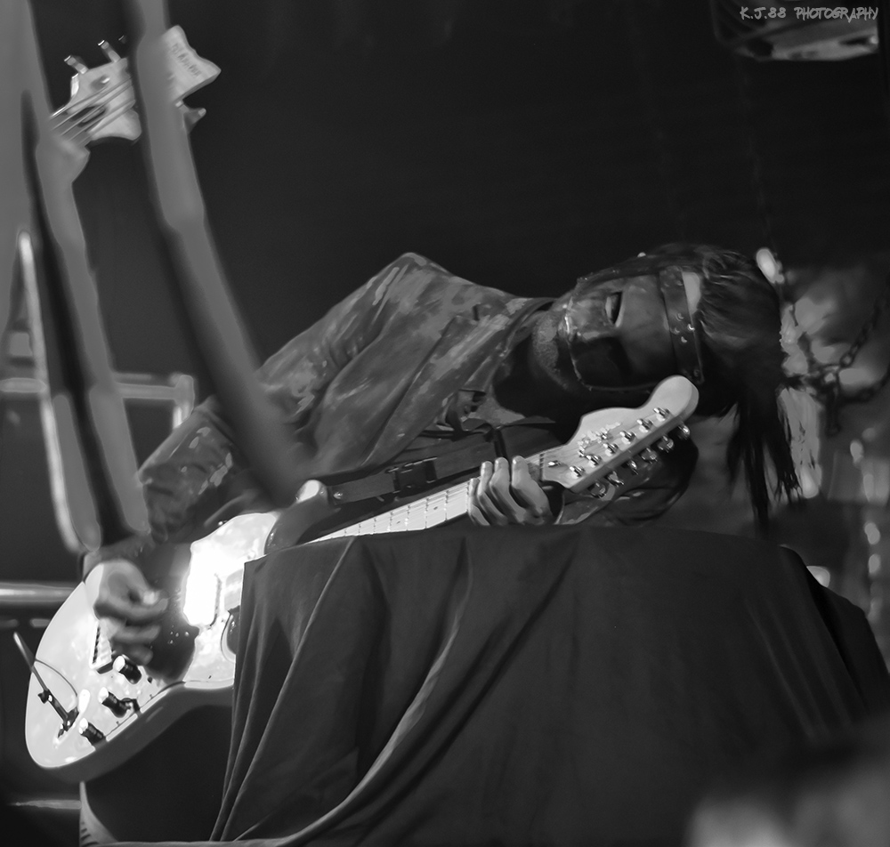 Kissing Candice, Dante's, photo by Kevin Pettigrew