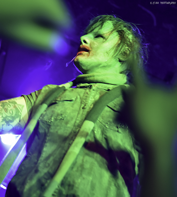 Kissing Candice, Dante's, photo by Kevin Pettigrew