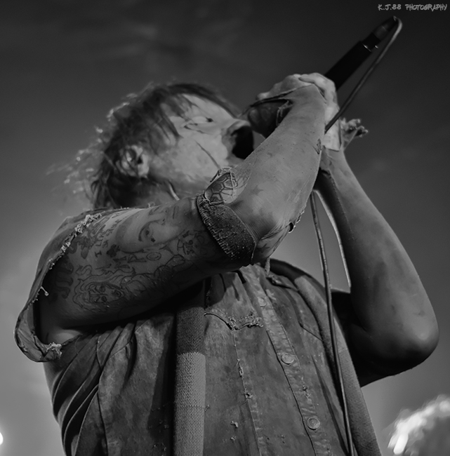 Kissing Candice, Dante's, photo by Kevin Pettigrew