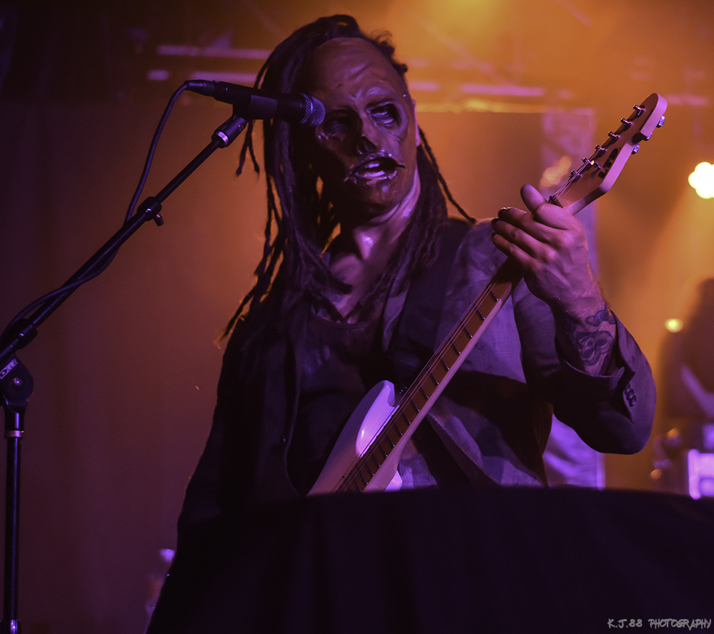 Kissing Candice, Dante's, photo by Kevin Pettigrew