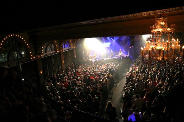 The sold-out Crystal crowd for the 2014 Summerland Tour.
