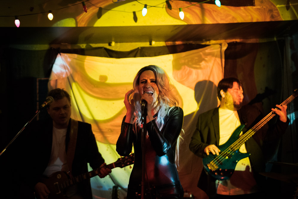 Sarah Wild, Starday Tavern, photo by Joe Bitters