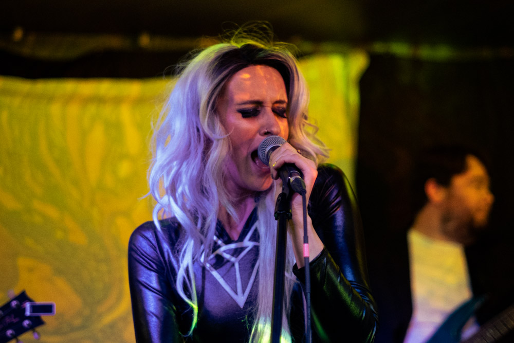 Sarah Wild, Starday Tavern, photo by Joe Bitters