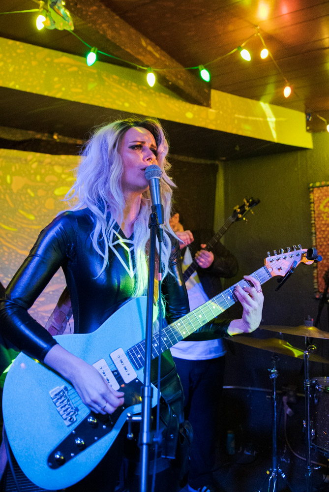 Sarah Wild, Starday Tavern, photo by Joe Bitters