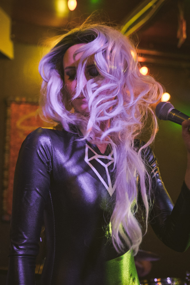 Sarah Wild, Starday Tavern, photo by Joe Bitters