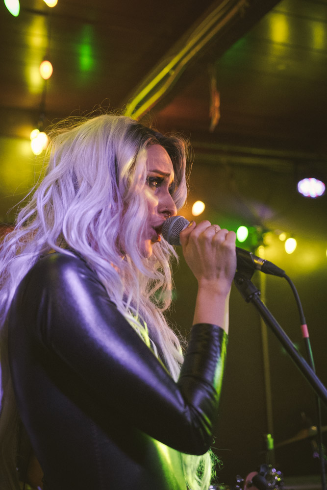 Sarah Wild, Starday Tavern, photo by Joe Bitters