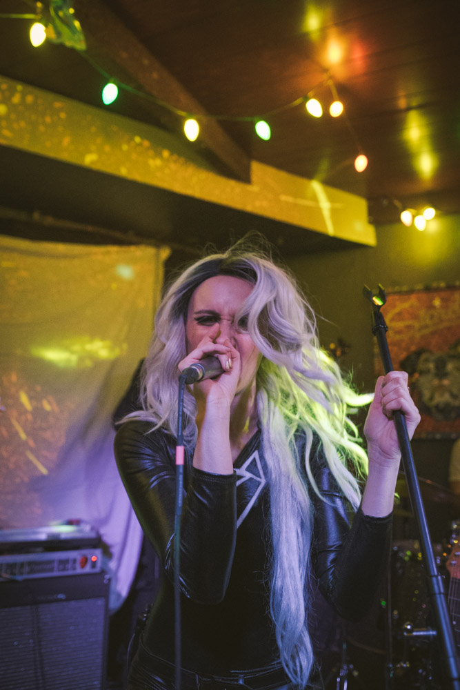 Sarah Wild, Starday Tavern, photo by Joe Bitters