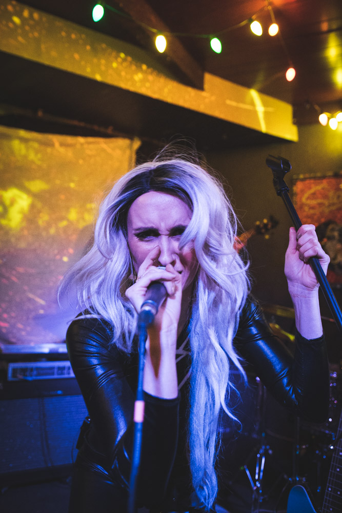 Sarah Wild, Starday Tavern, photo by Joe Bitters