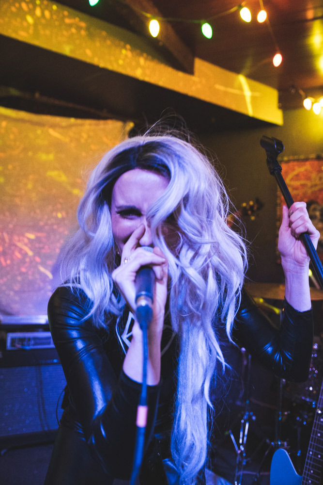 Sarah Wild, Starday Tavern, photo by Joe Bitters