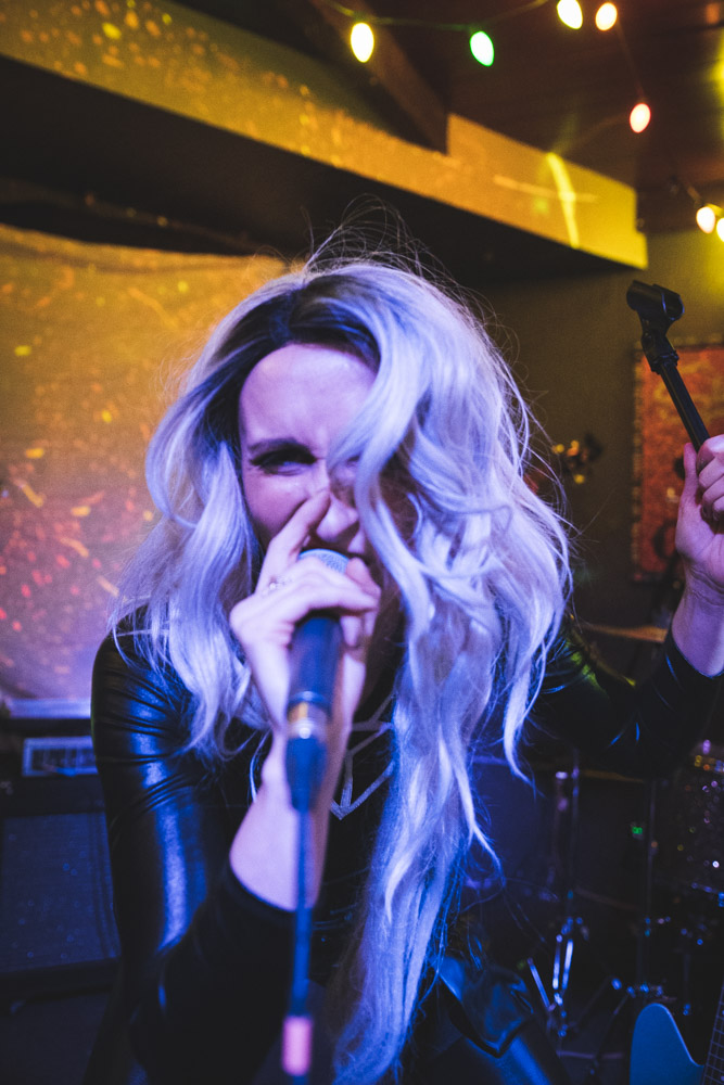 Sarah Wild, Starday Tavern, photo by Joe Bitters